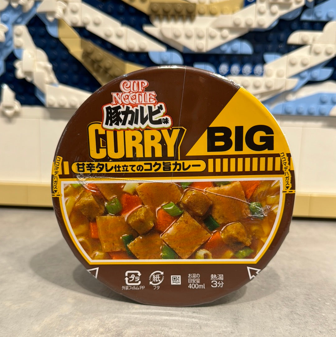 Big Cup Noodle au côtelette sauce curry sucré épicé NISSIN