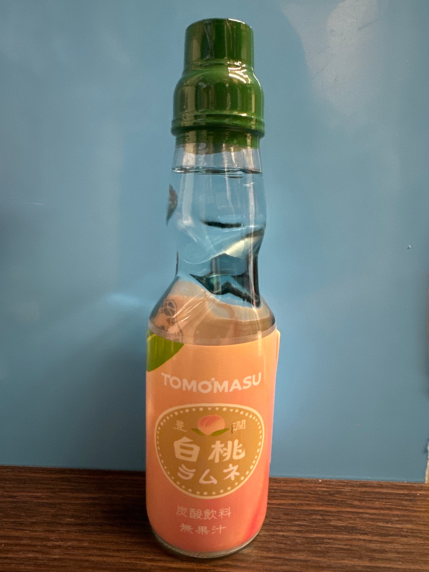 Ramune (saveur pêche) 🇯🇵TOMOMASU 200mL