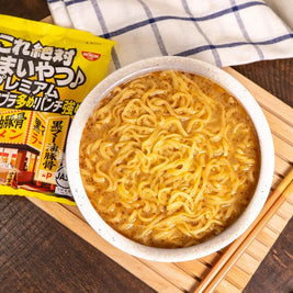 NISSIN Kore Zettai Umaiyatsu seabura au porc et l’huile d’ail noir