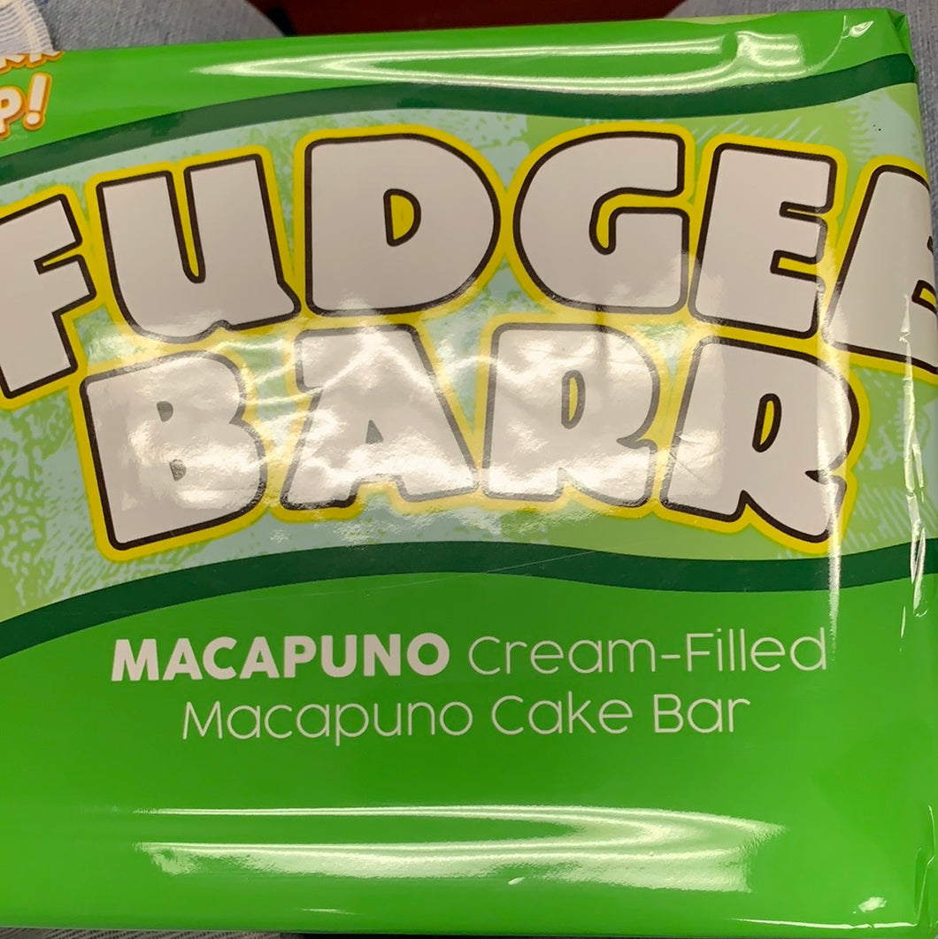 Macapuno cream-filled cake bar FUDGEE BARR 390g