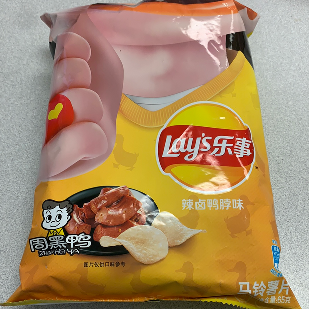 Chips Lay’s (saveur de cou de canard épicé) 乐事 辣卤鸭脖味薯片70g